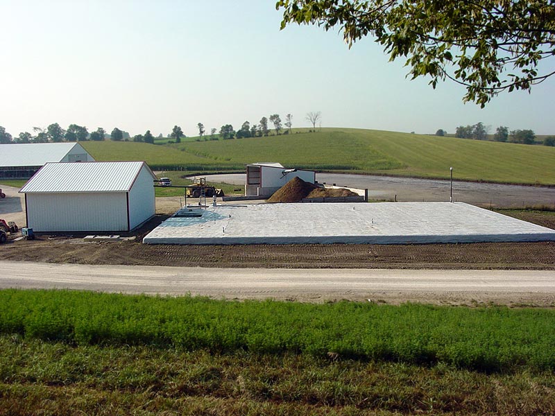 Buildings and DVO two-stage linear vortex digester at Clover Hill Dairy, WI